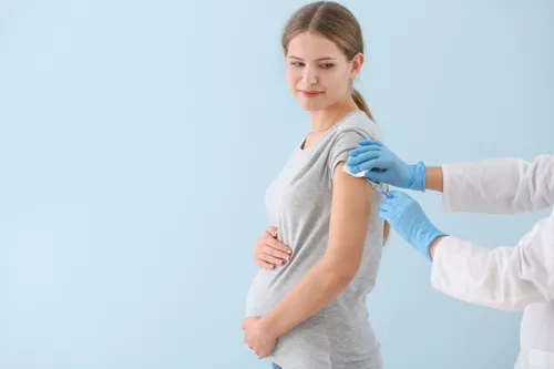 Quels sont les vaccins recommandés et contre-indiqués pendant la grossesse ?